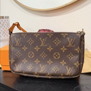 Louis Vuitton pochette
